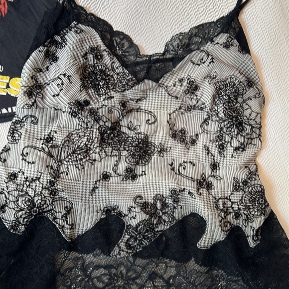 Lot of top black graphic spaghetti strap lace Sz large j#3 - Picture 4 of 7